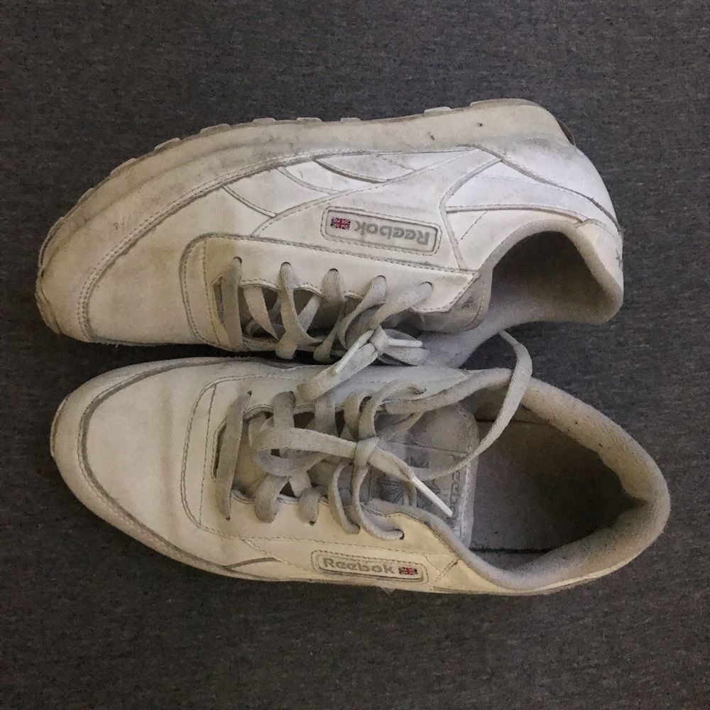 VINTAGE WHITE REEBOK CLASSICS WITH WHITE SOLE